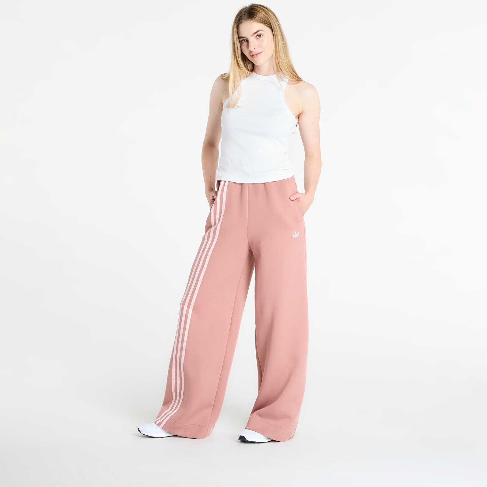 Jogginghosen für Frauen adidas Off Placed 3-Stripes Wide Pant Warm Clay