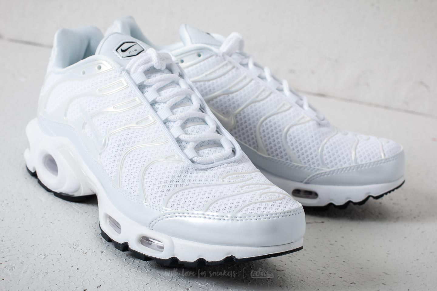 Womens all white air max plus sale