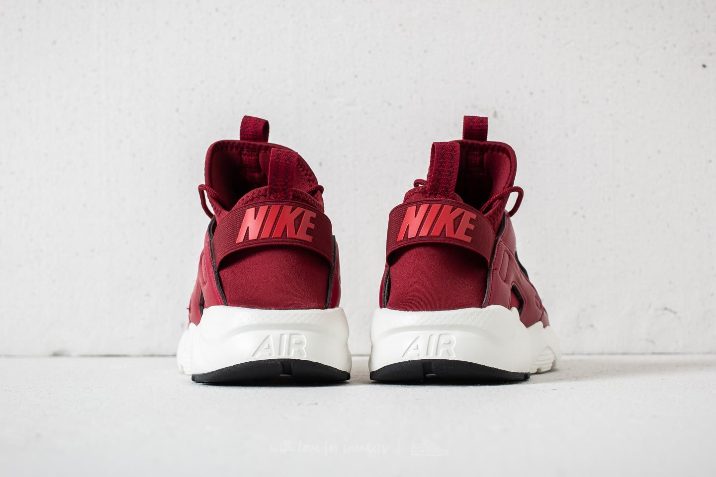 Nike air huarache run ultra se team red shop