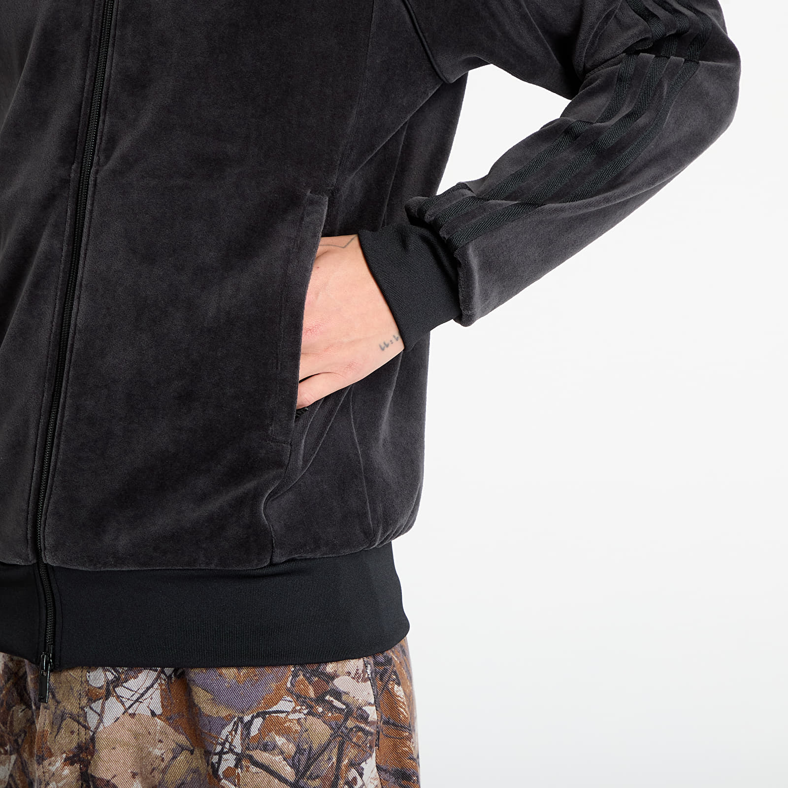 Sweatjacken und Sweatshirts adidas SST Adicolor Velour Track Top Black
