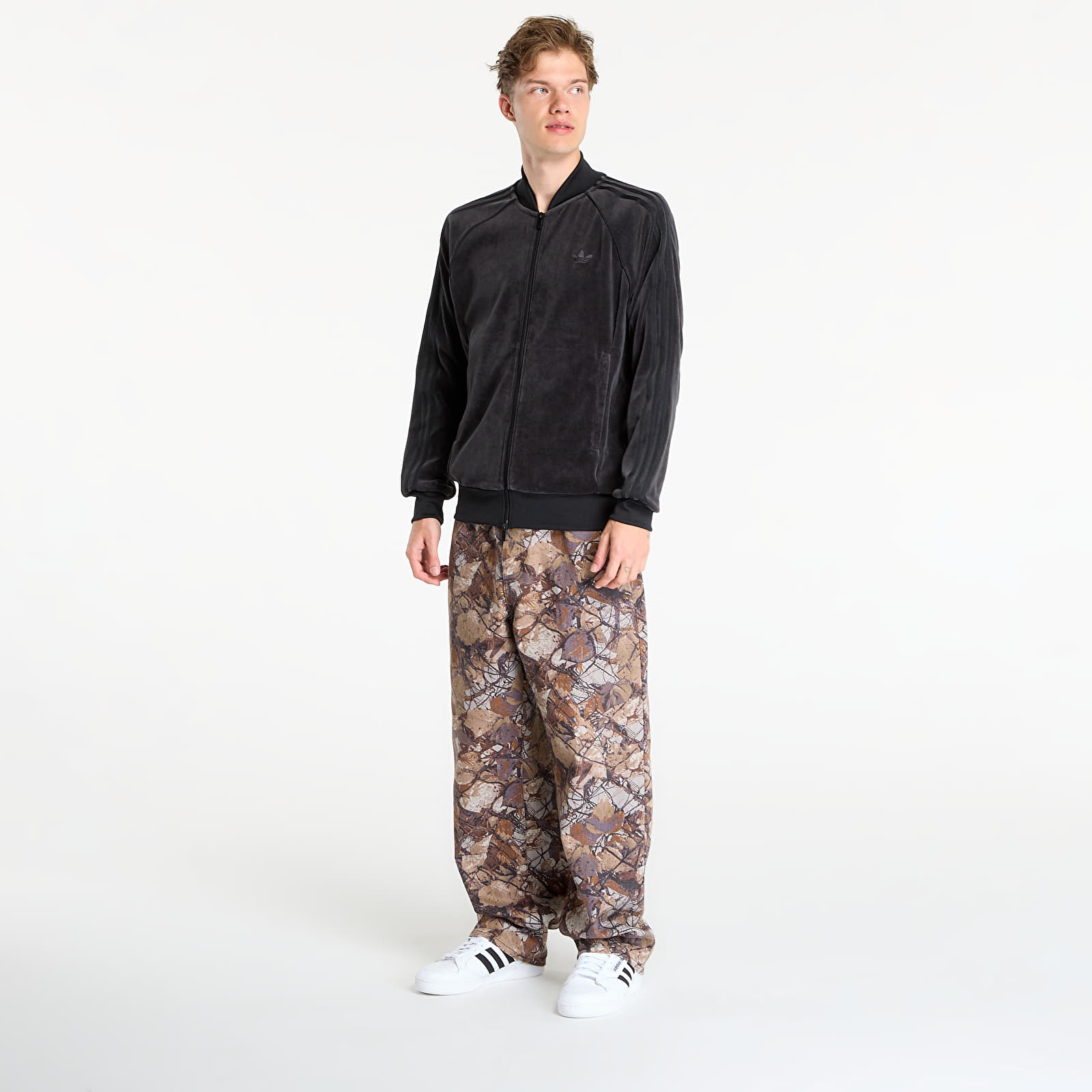 Sweatjacken und Sweatshirts adidas SST Adicolor Velour Track Top Black