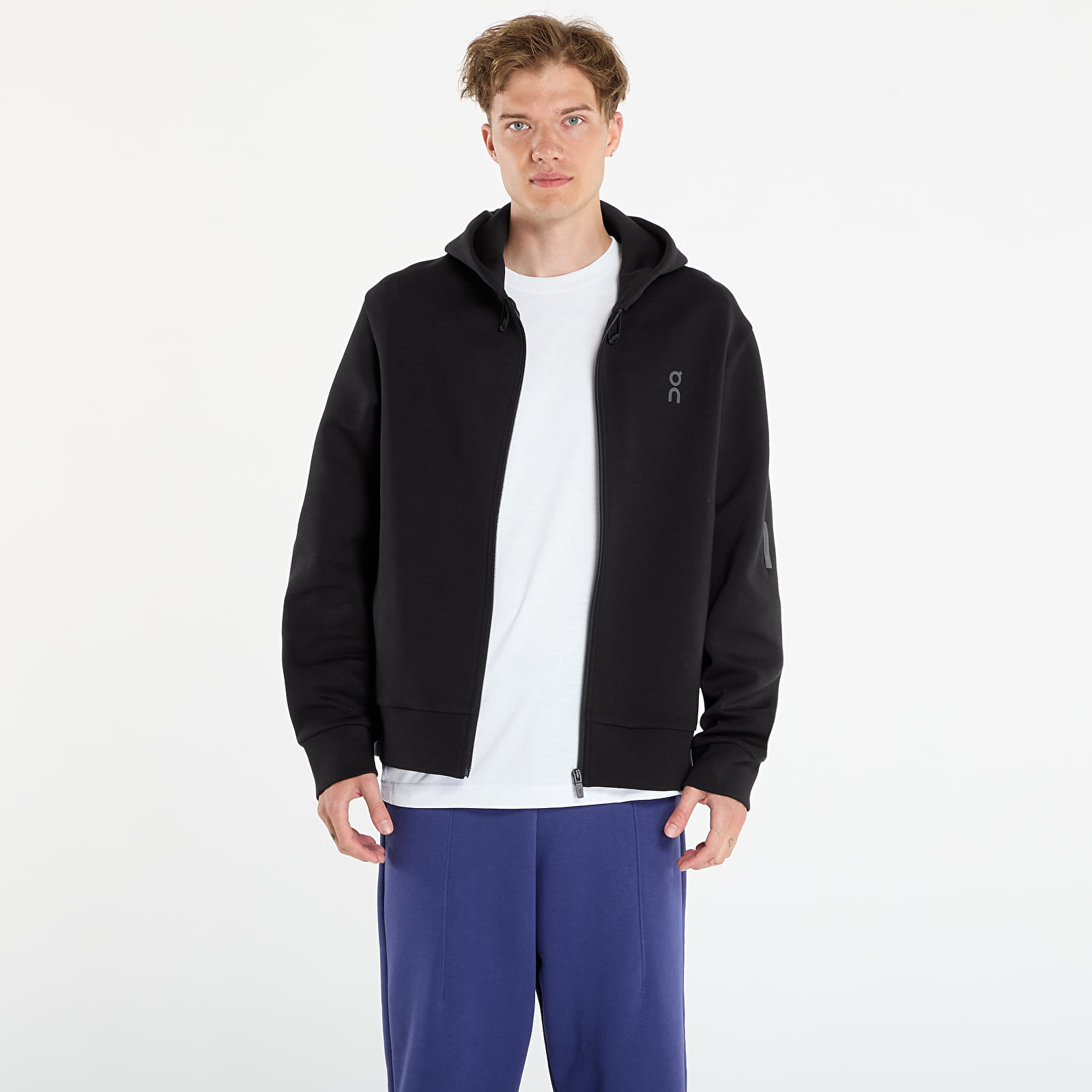 Sweatjacken und Sweatshirts On Focus Tech Zip Hoodie Black