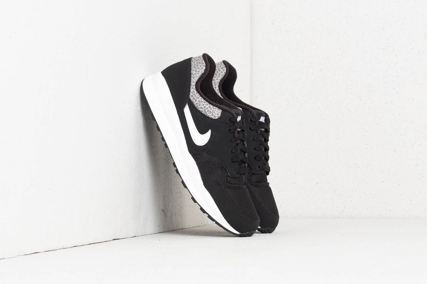 Chaussures et baskets homme Nike Air Safari Black/ White-Black