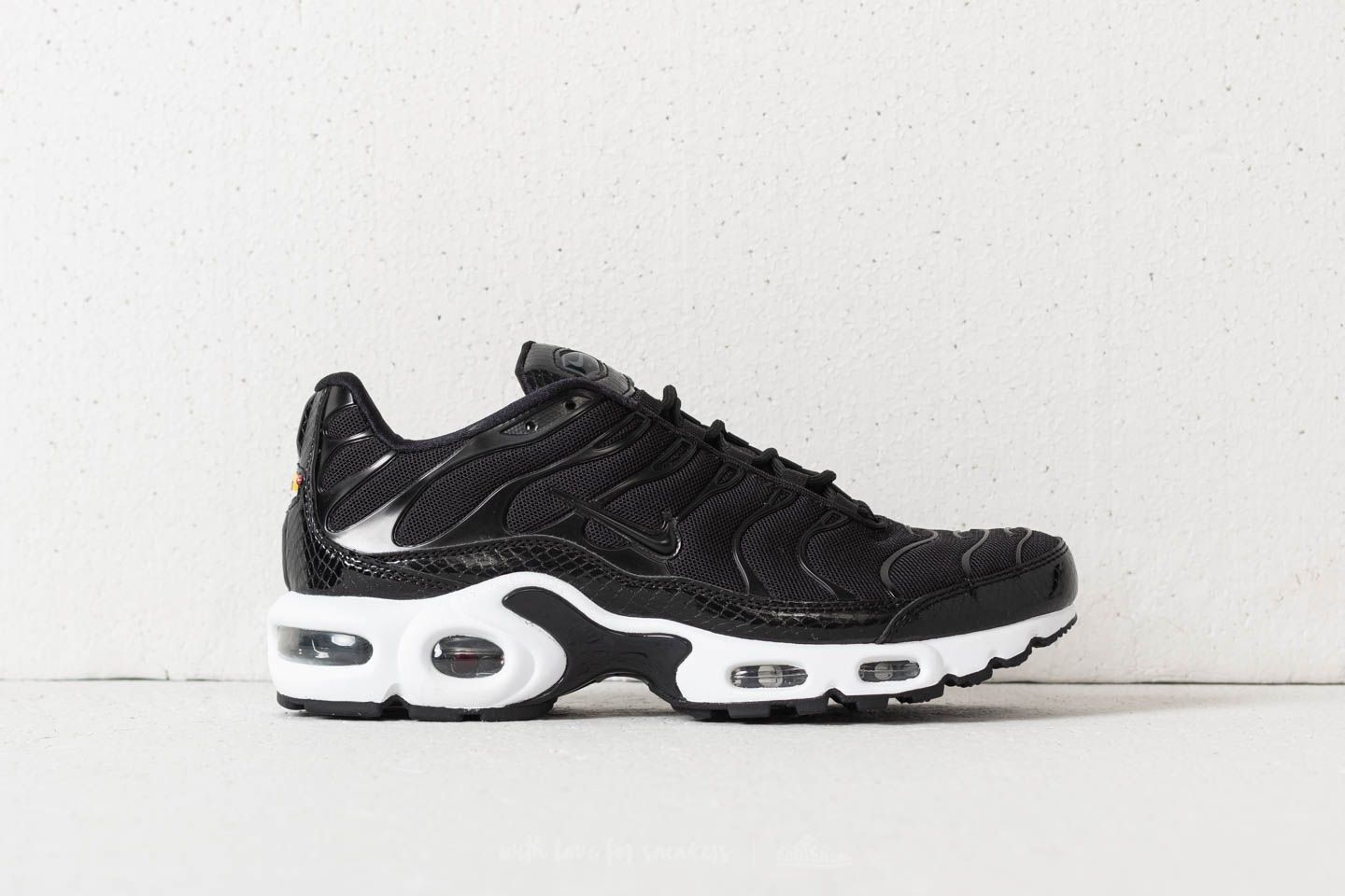 Дамски кецове и обувки Nike Wmns Air Max Plus SE Black/ Dark Grey