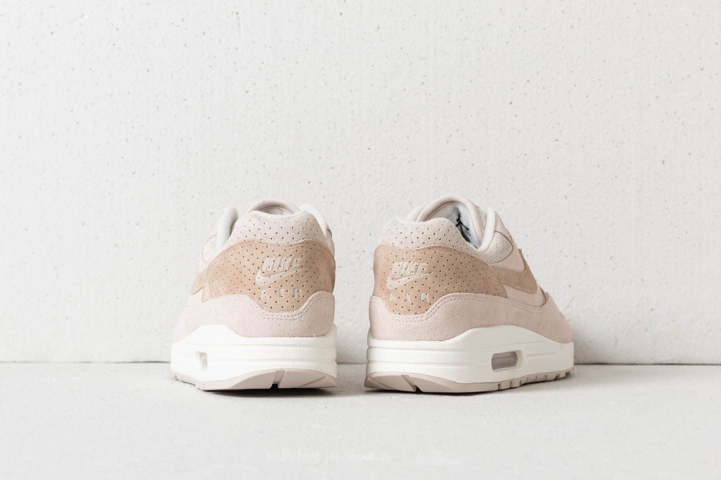 Men s shoes Nike Air Max 1 Premium Desert Sand Sand Sail Footshop
