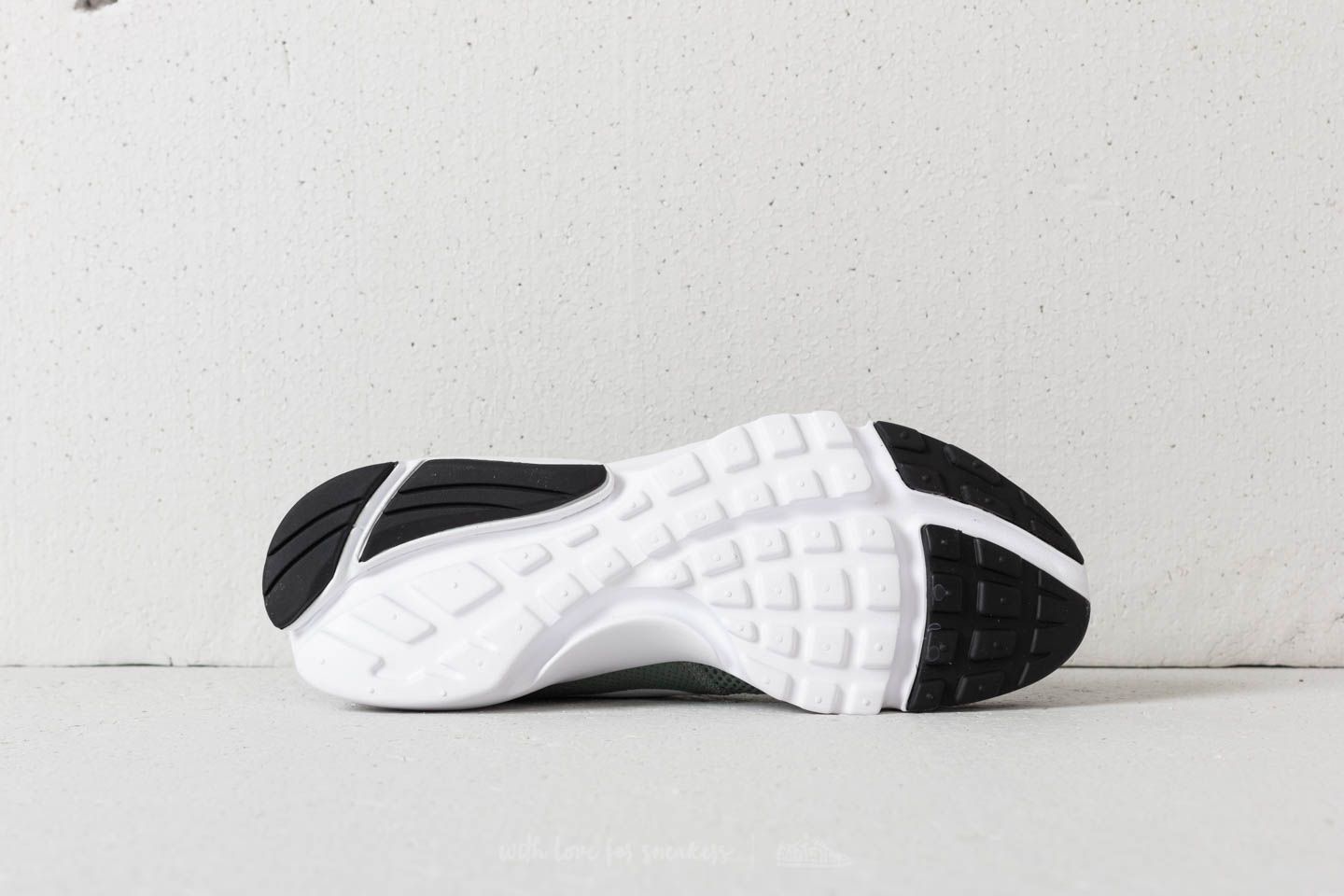 Încălțăminte și sneakerși pentru bărbați Nike Presto Fly Clay Green/ White-Black