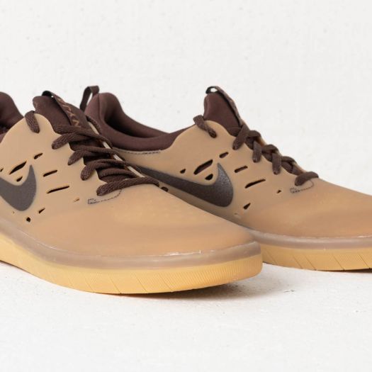 Nike sb nyjah free brown 2025