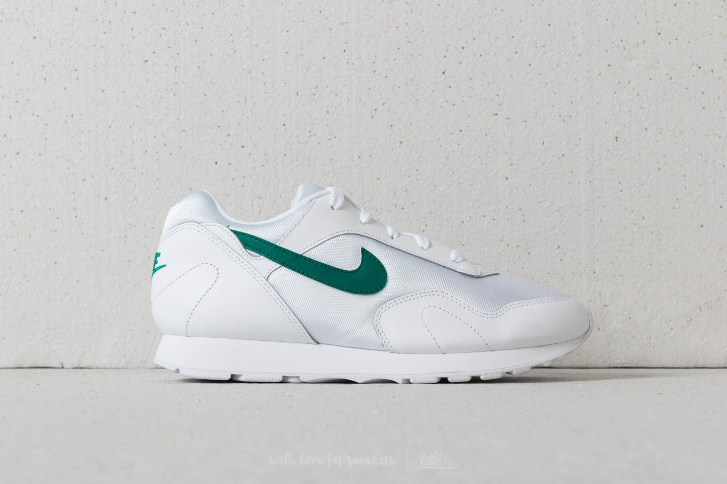 nike outburst trainers in white and green