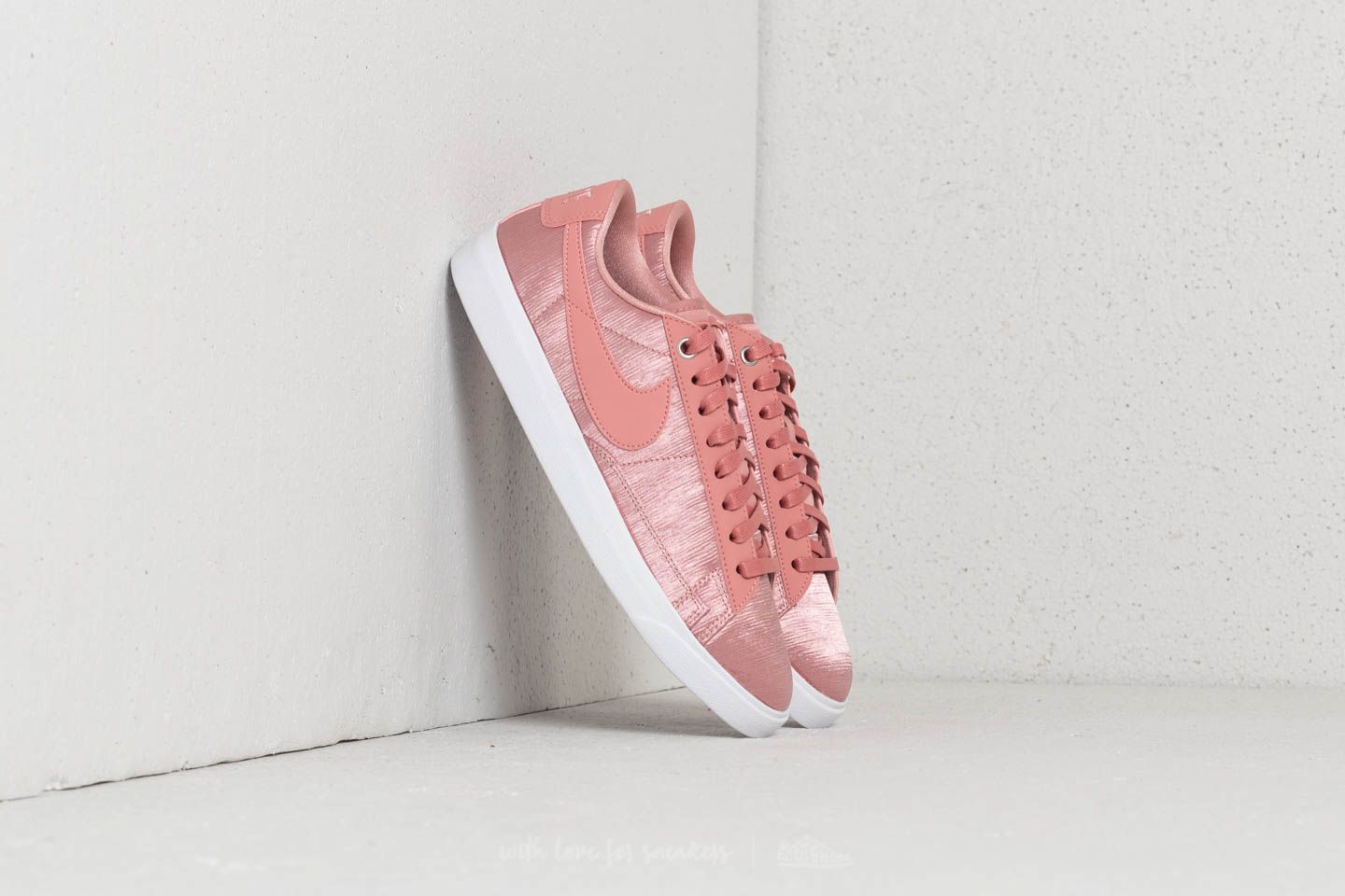Scarpe donna Nike W Blazer Low SE Rust Pink/ Rust Pink-White