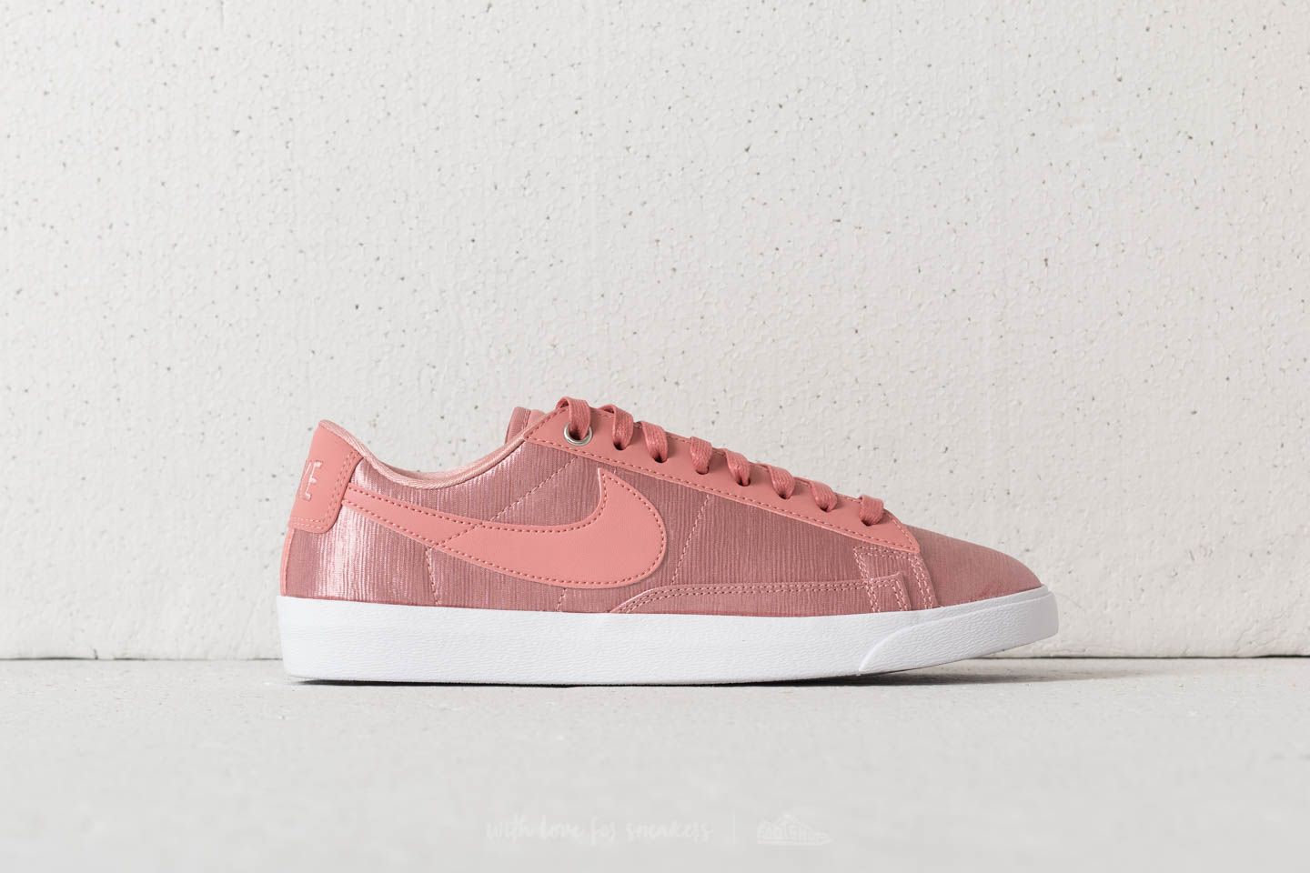 Scarpe donna Nike W Blazer Low SE Rust Pink/ Rust Pink-White