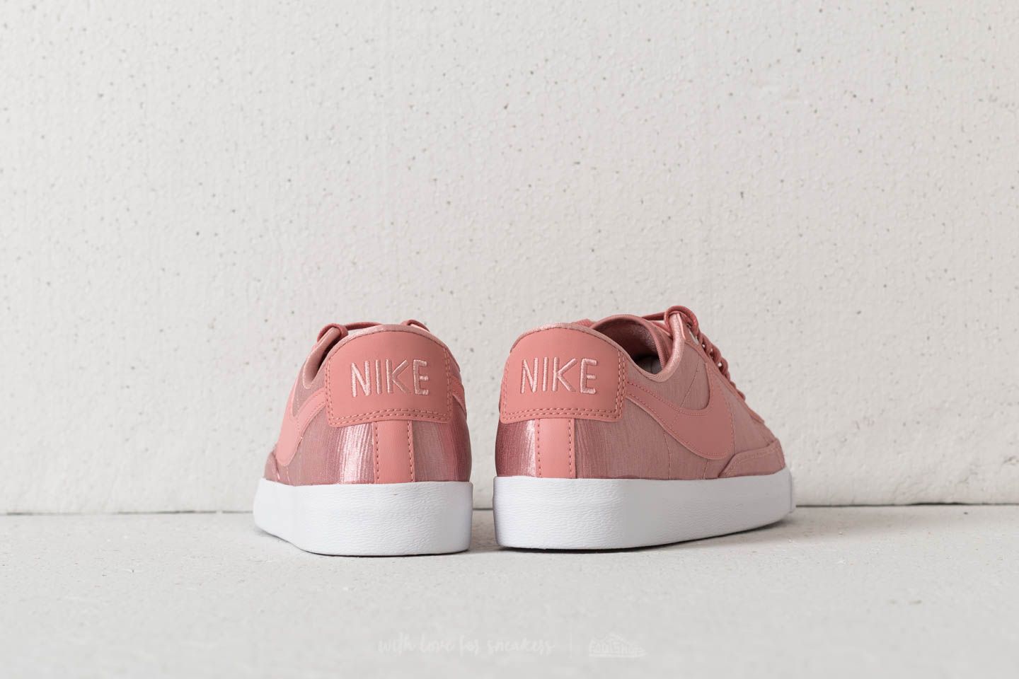 Scarpe donna Nike W Blazer Low SE Rust Pink/ Rust Pink-White