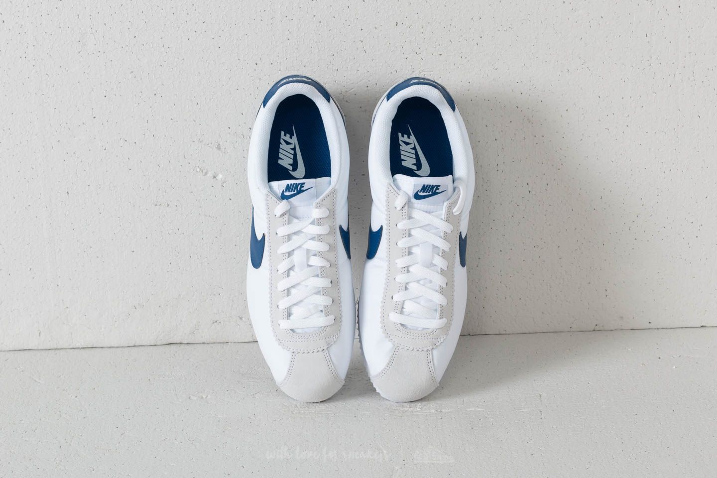 Nike cortez white gym blue store