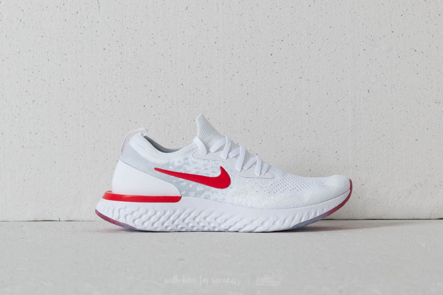 Nike epic react white red top