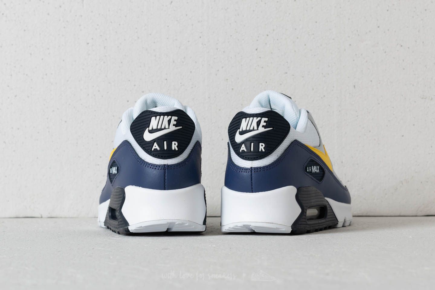 Men s shoes Nike Air Max 90 Essential White Tour Yellow Blue