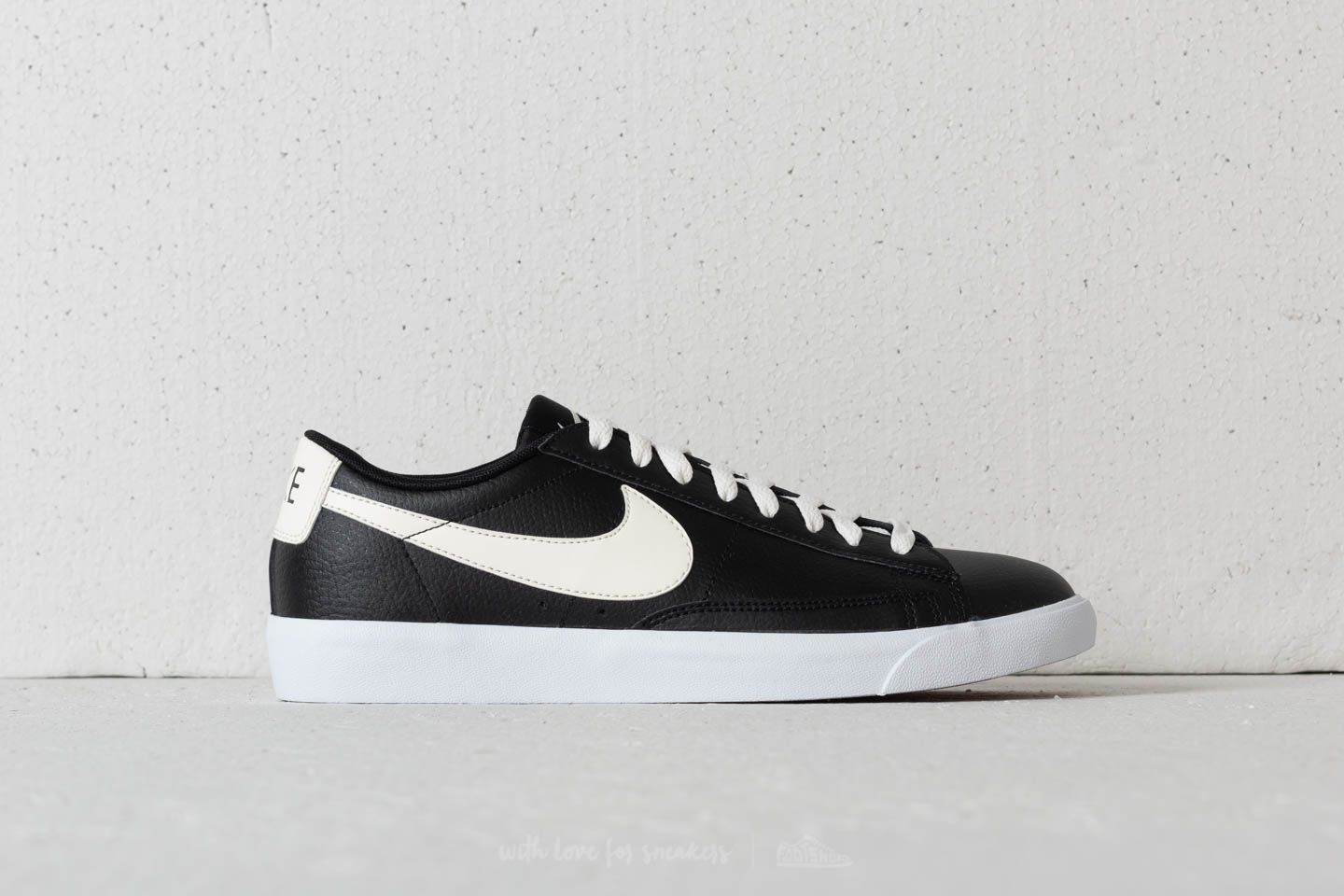 Nike blazer low leather deals black
