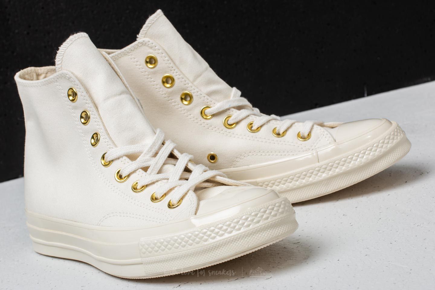 Twilight pulse converse high tops deals