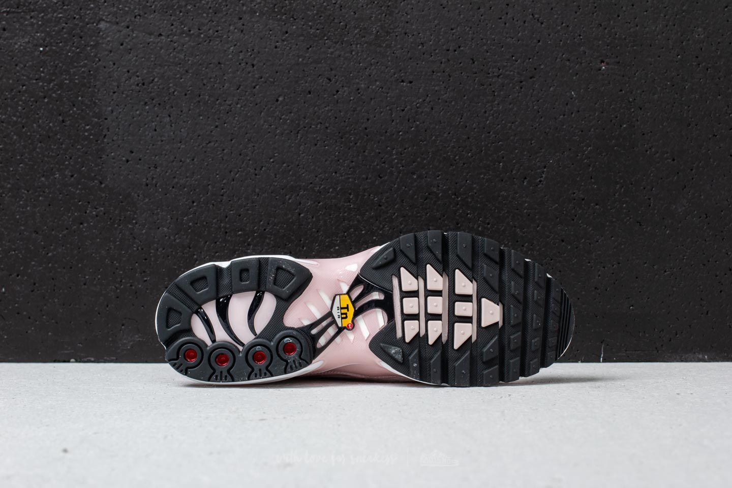 Damesko Nike Air Max Plus Premium WMNS Barely Rose/ Barely Rose-Black