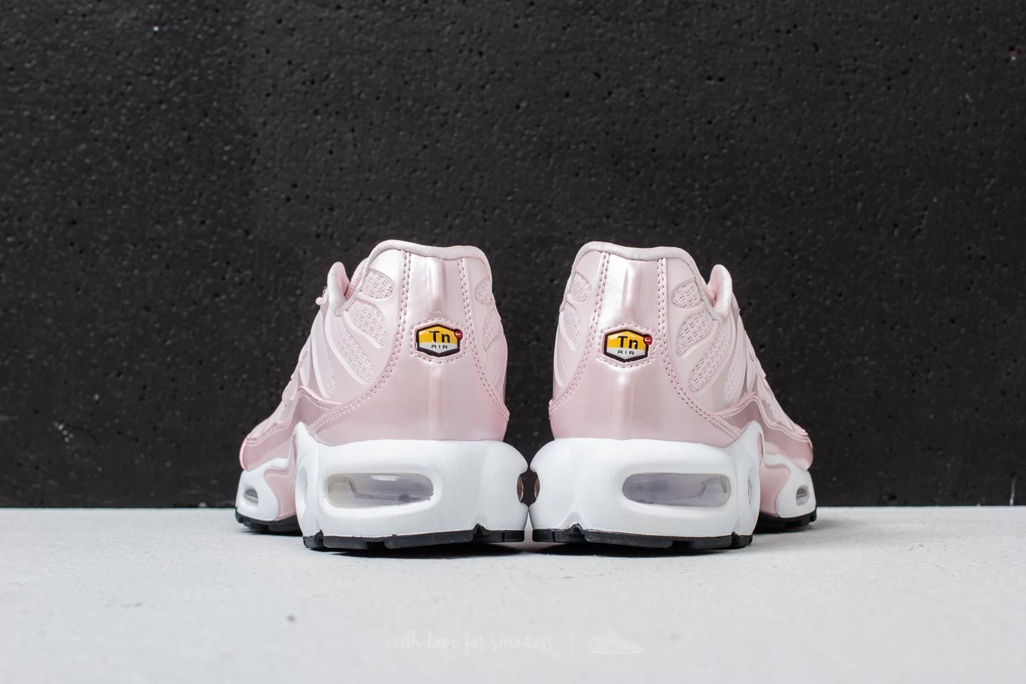 Women s shoes Nike Air Max Plus Premium WMNS Barely Rose Barely Rose Black Footshop