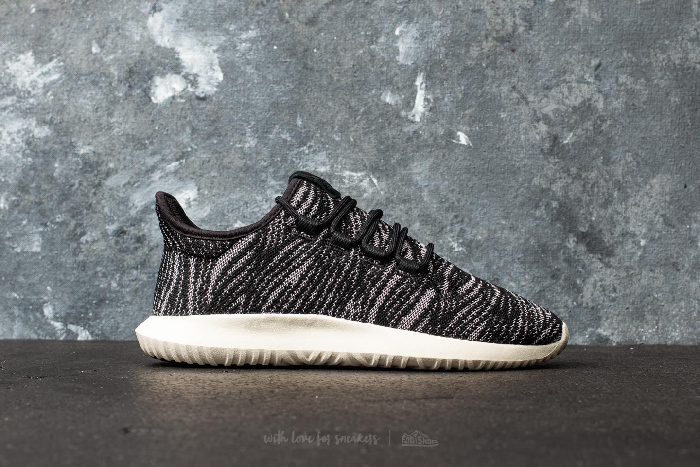 Adidas originals tubular black pink 2025