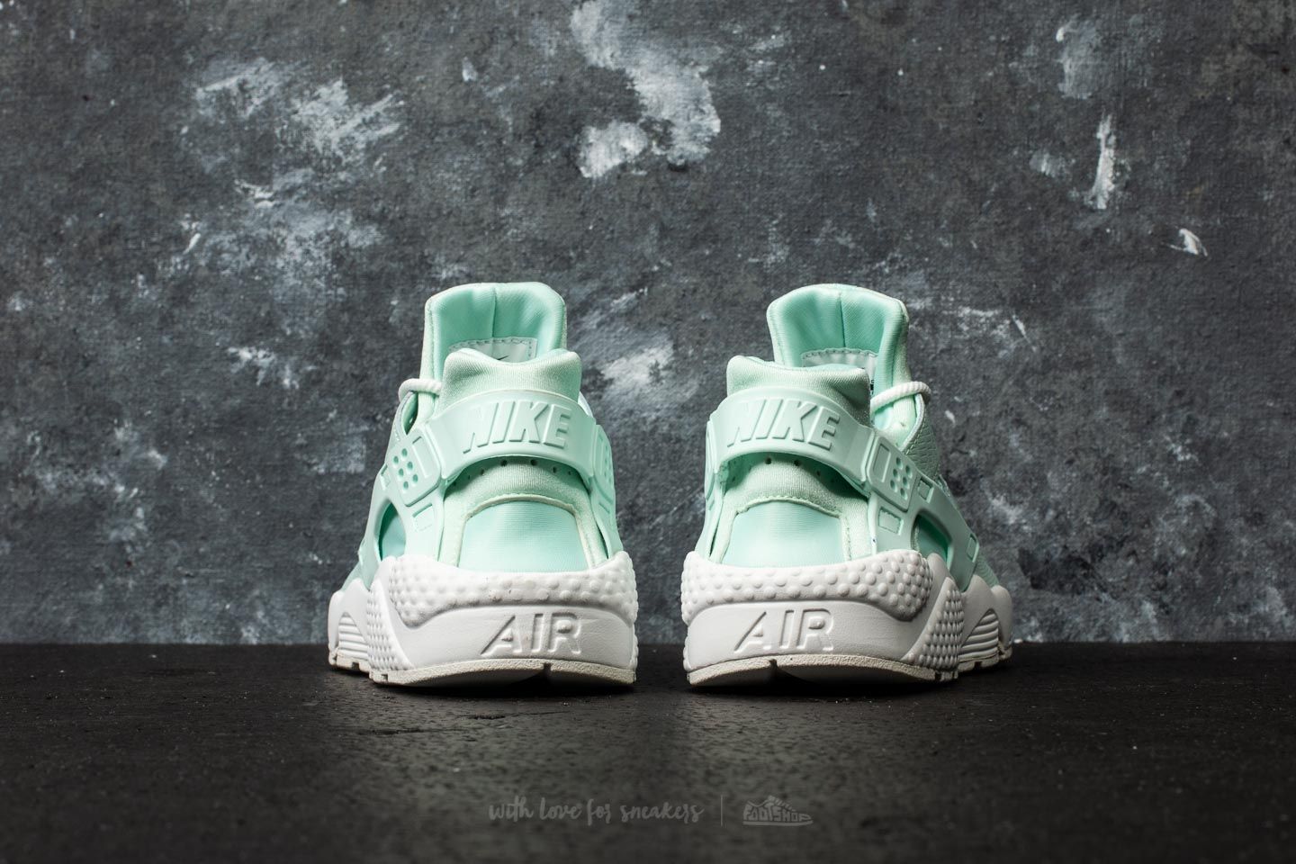 Women s shoes Nike W Air Huarache Run SE Igloo Igloo Summit White