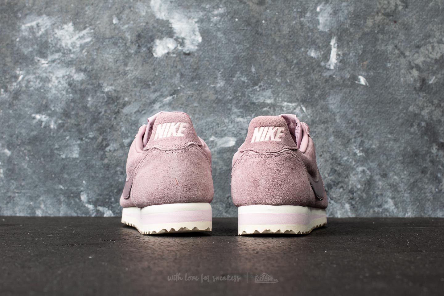 Women s shoes Nike Wmns Classic Cortez Suede Elemental Rose