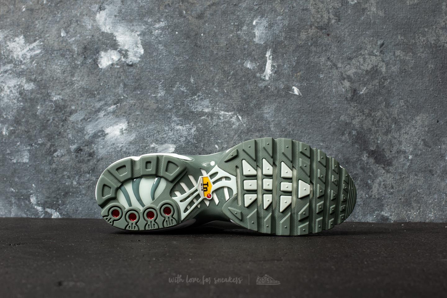 Încălțăminte și sneakerși pentru femei Nike Wmns Air Max Plus SE Barely Grey/ Barely Grey
