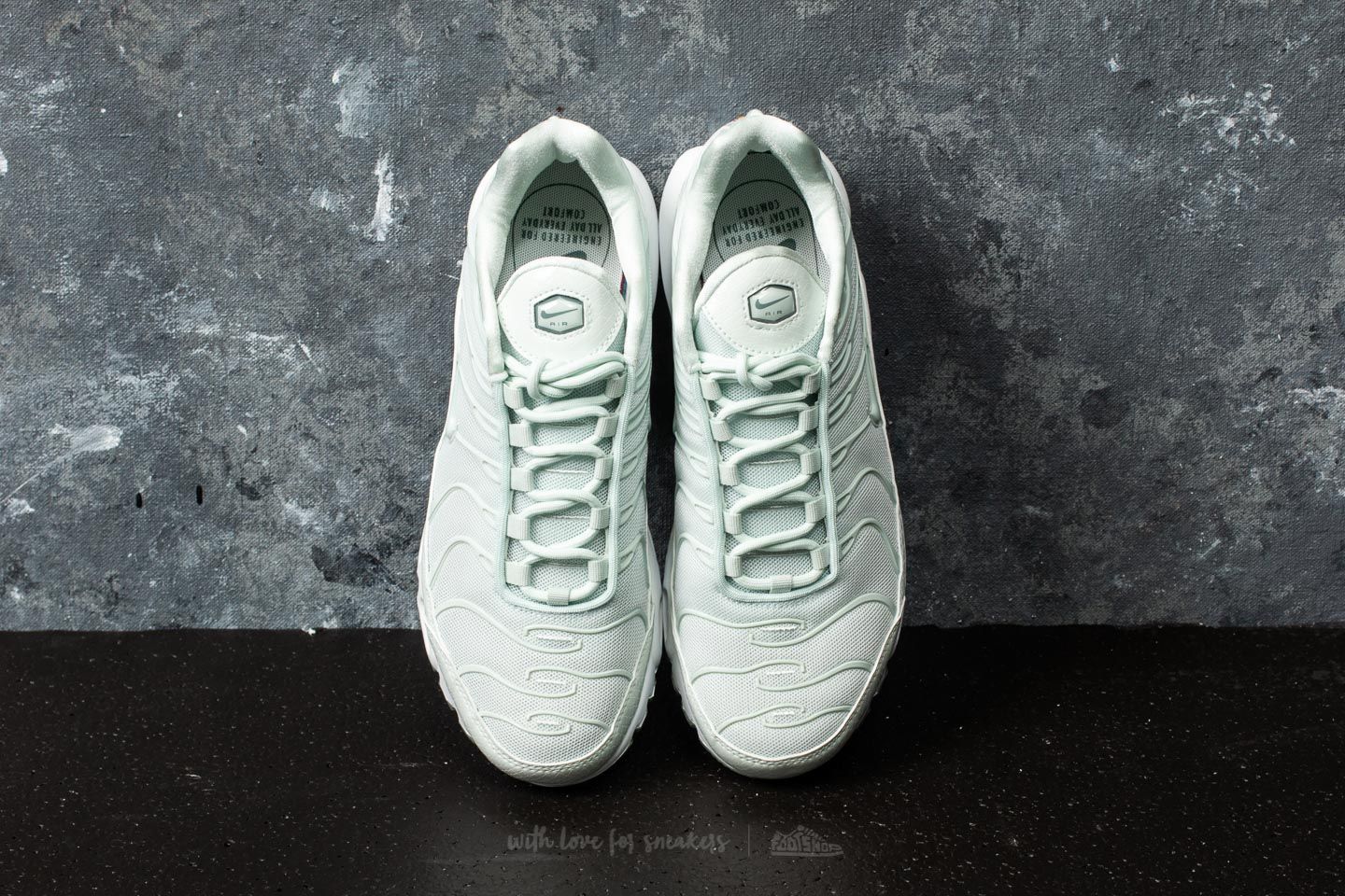 Încălțăminte și sneakerși pentru femei Nike Wmns Air Max Plus SE Barely Grey/ Barely Grey