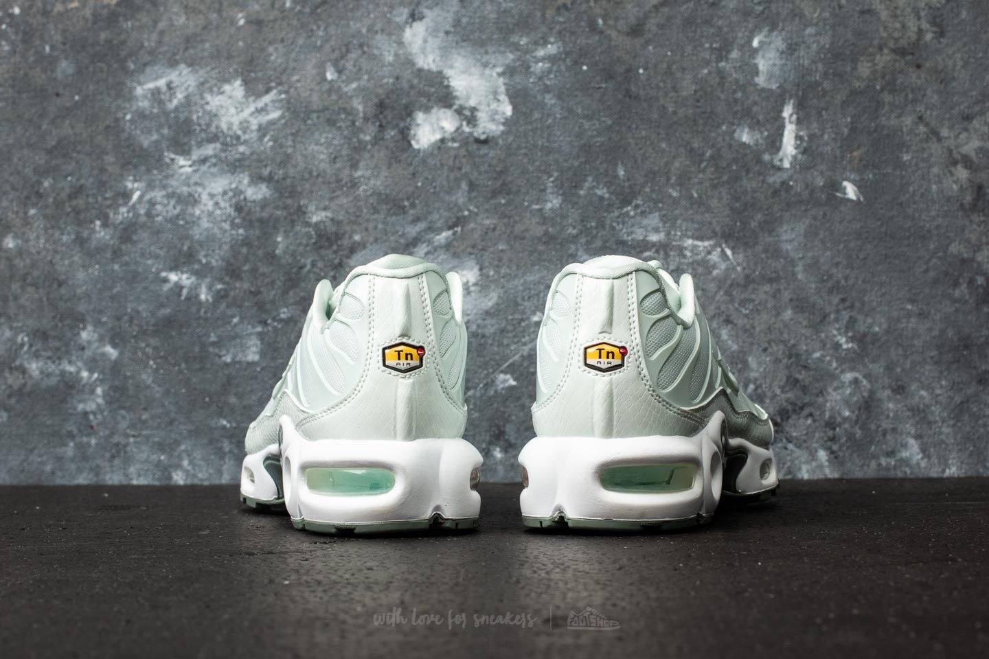 Încălțăminte și sneakerși pentru femei Nike Wmns Air Max Plus SE Barely Grey/ Barely Grey