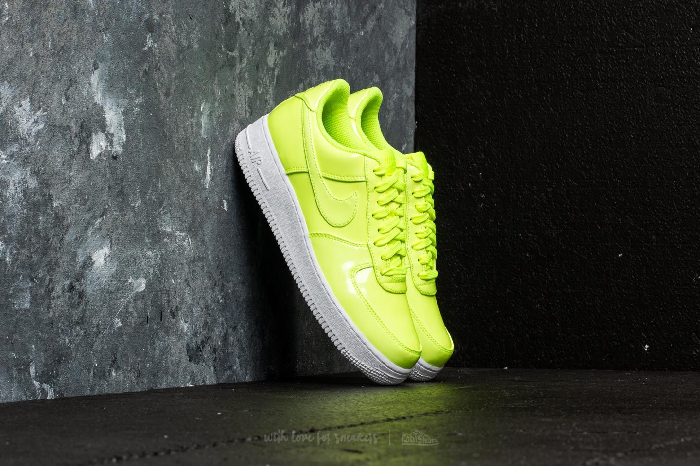 Nike Air Force 1 07 LV8 UV