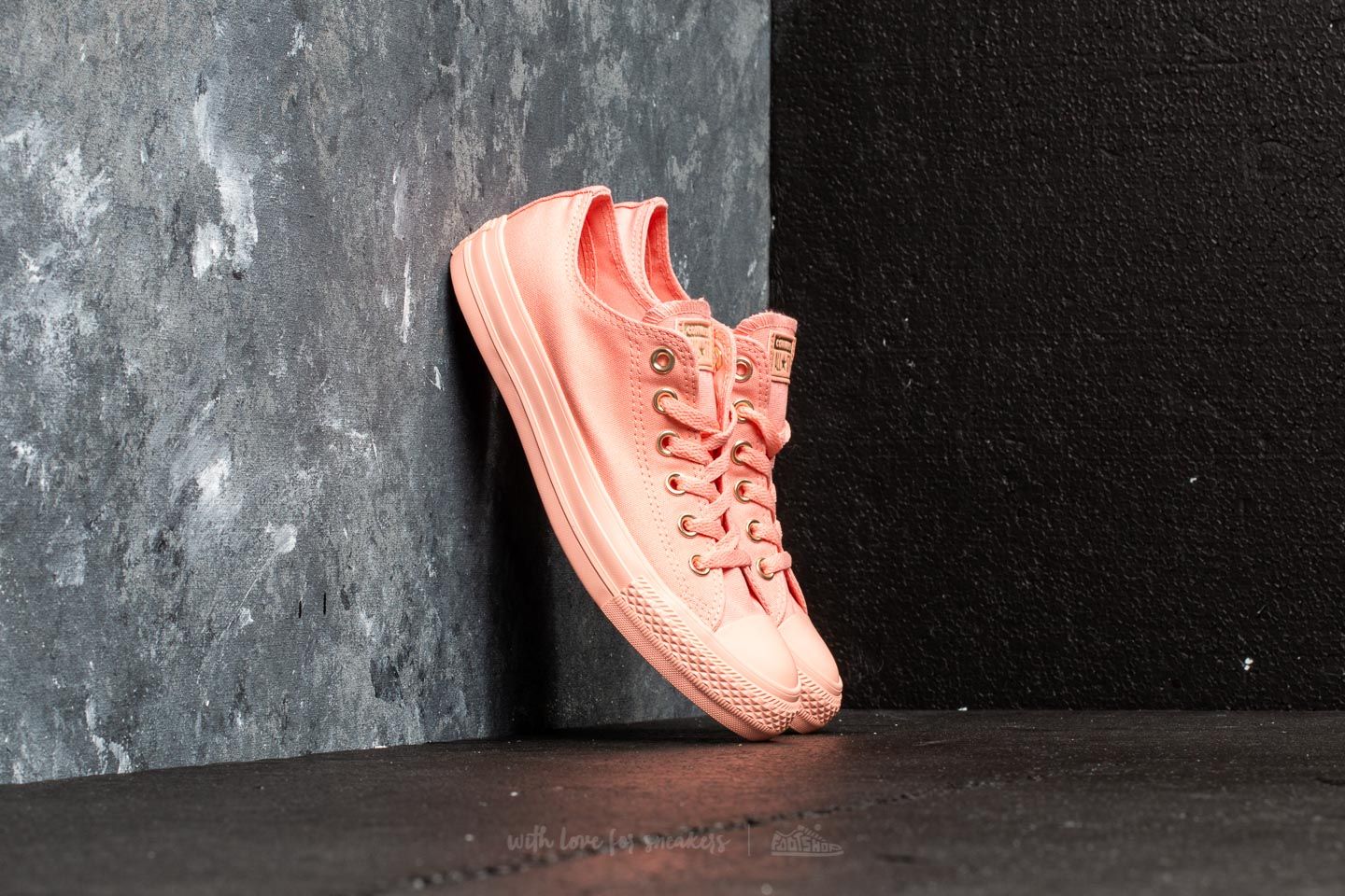 Women s shoes Converse Chuck Taylor All Star OX Pale Coral Pale
