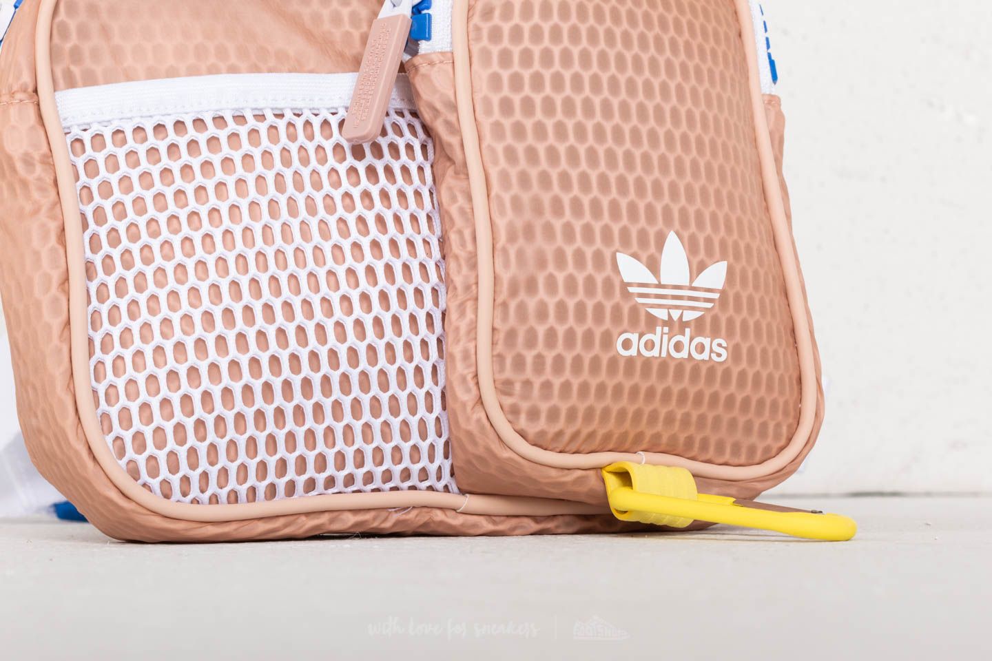 Övtáskák adidas Bum Bag Dust Peach