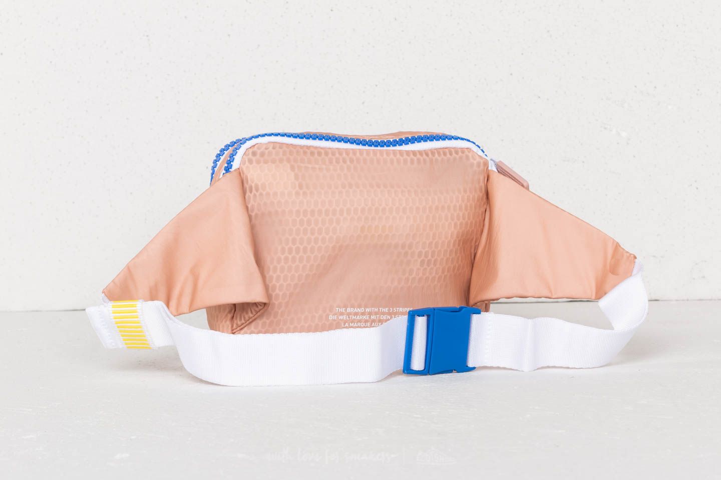 Övtáskák adidas Bum Bag Dust Peach