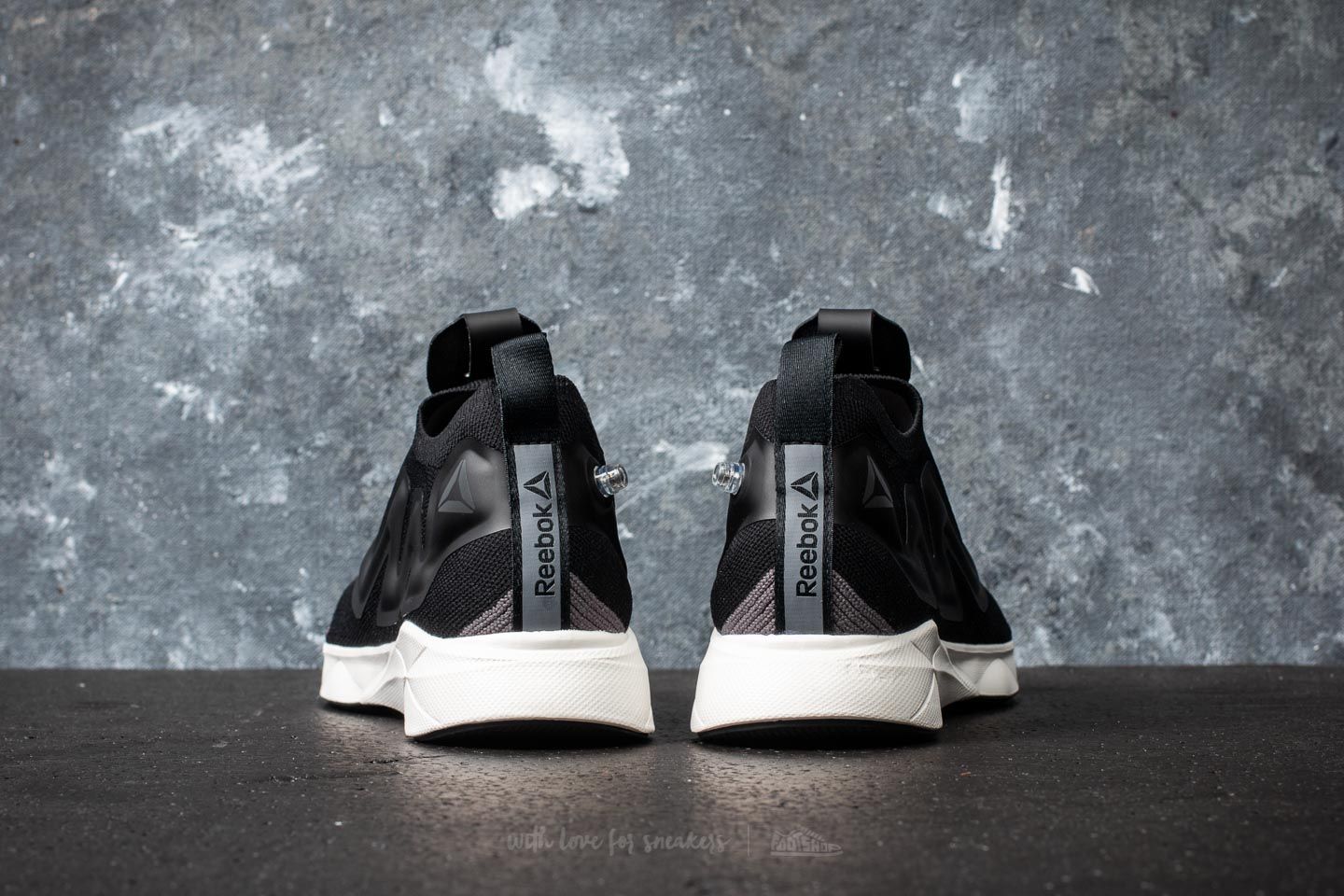 reebok pump supreme ultraknit black