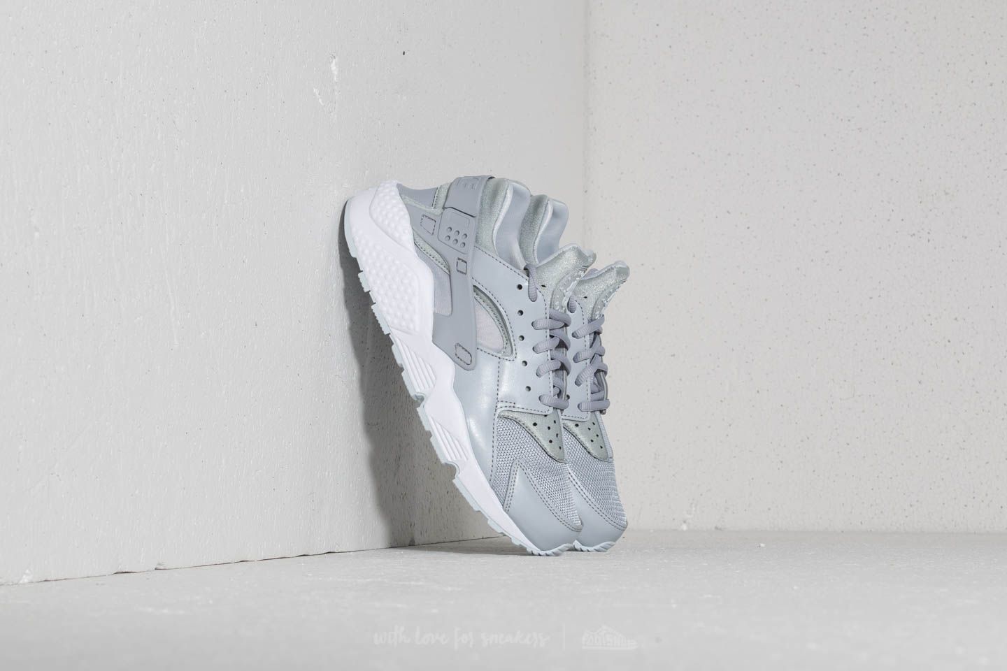 Încălțăminte și sneakerși pentru femei Nike Air Huarache Run Wmns Wolf Grey/ Pure Platinum-White