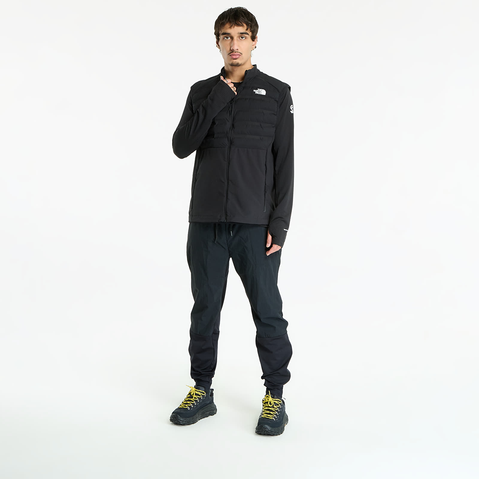 Vests The North Face M Mountain Athletics Cari Hybrid Vest TNF Black