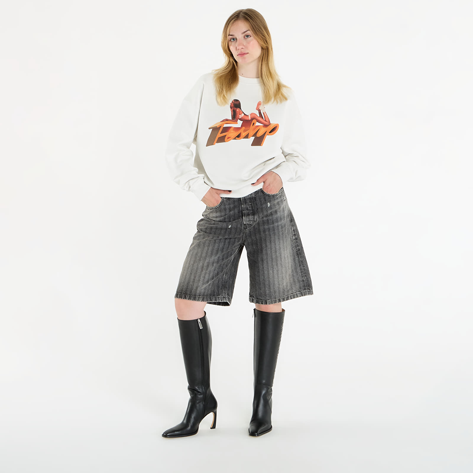 Hupparit ja collegepaidat Playboy x FTSHP Crewneck UNISEX Off White