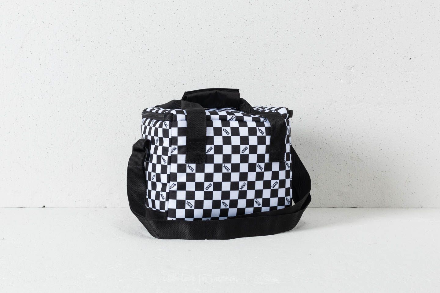 Crossbody bags Vans Cooler Bag Black/ White Check