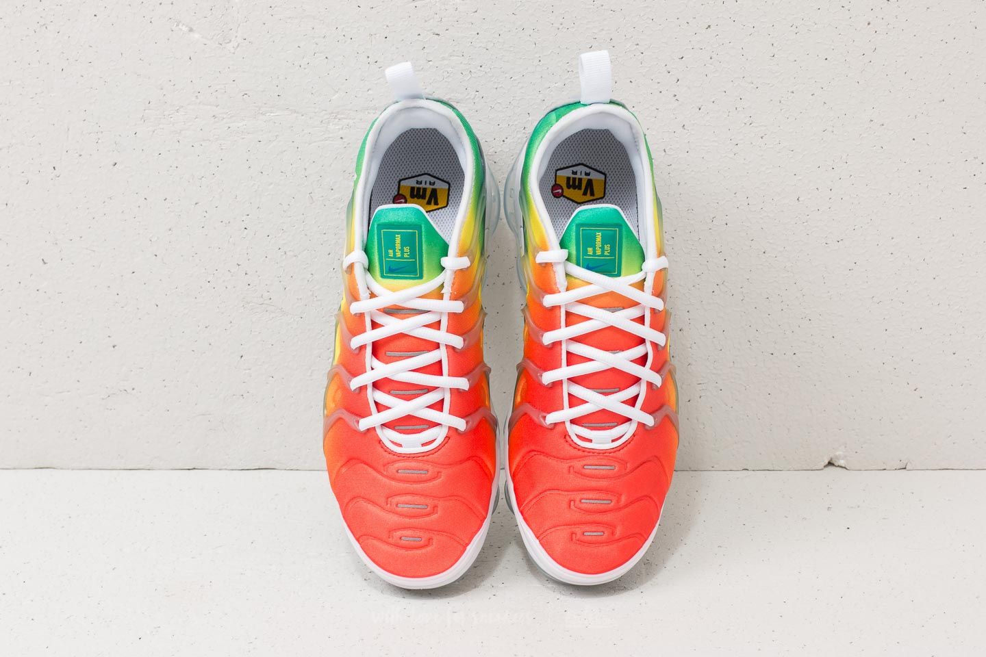 Nike vapormax plus neptune green sales
