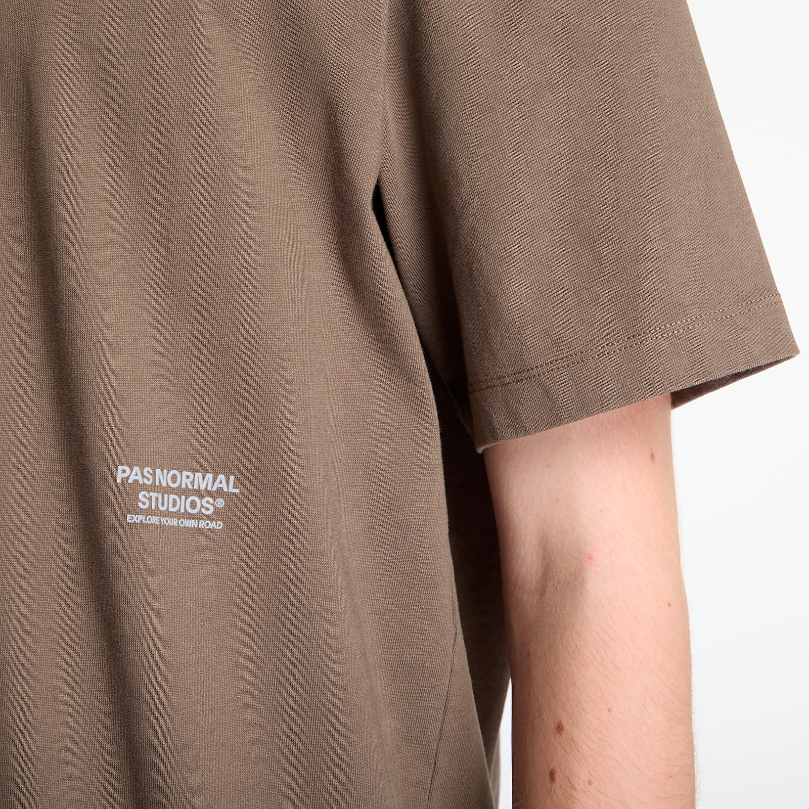 Miesten T-paidat Pas Normal Studios Off-Race T-Shirt UNISEX Ash Brown
