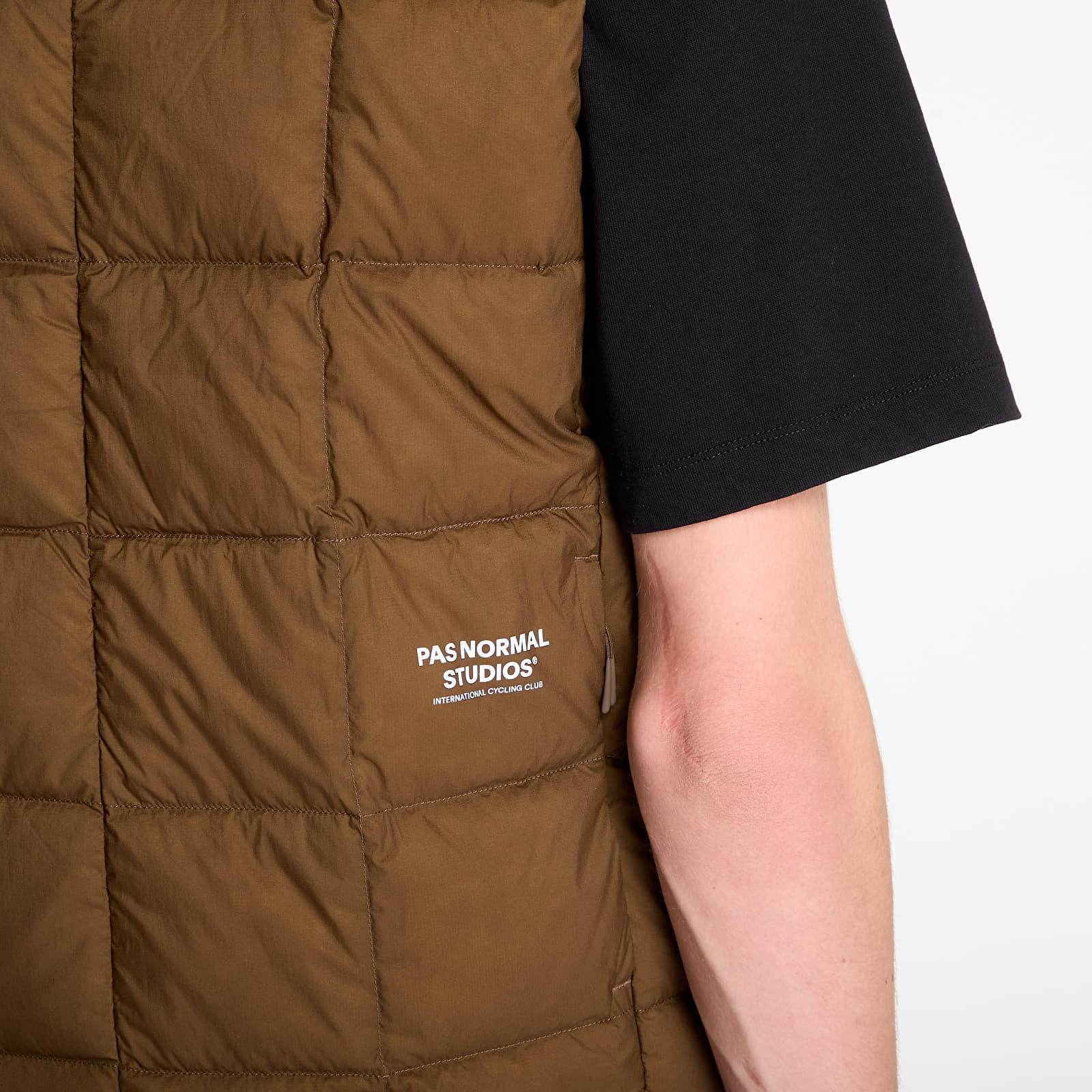 Мъжки жилетки Pas Normal Studios Off-Race Down Vest Army Brown