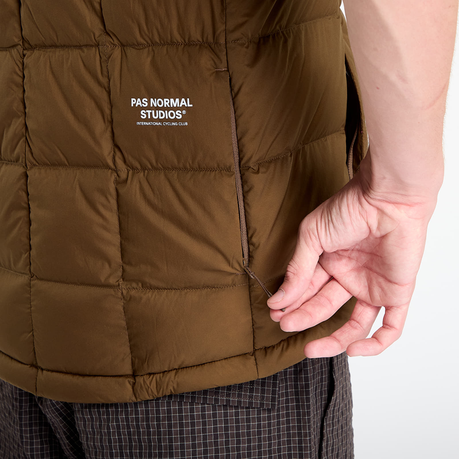 Мъжки жилетки Pas Normal Studios Off-Race Down Vest Army Brown