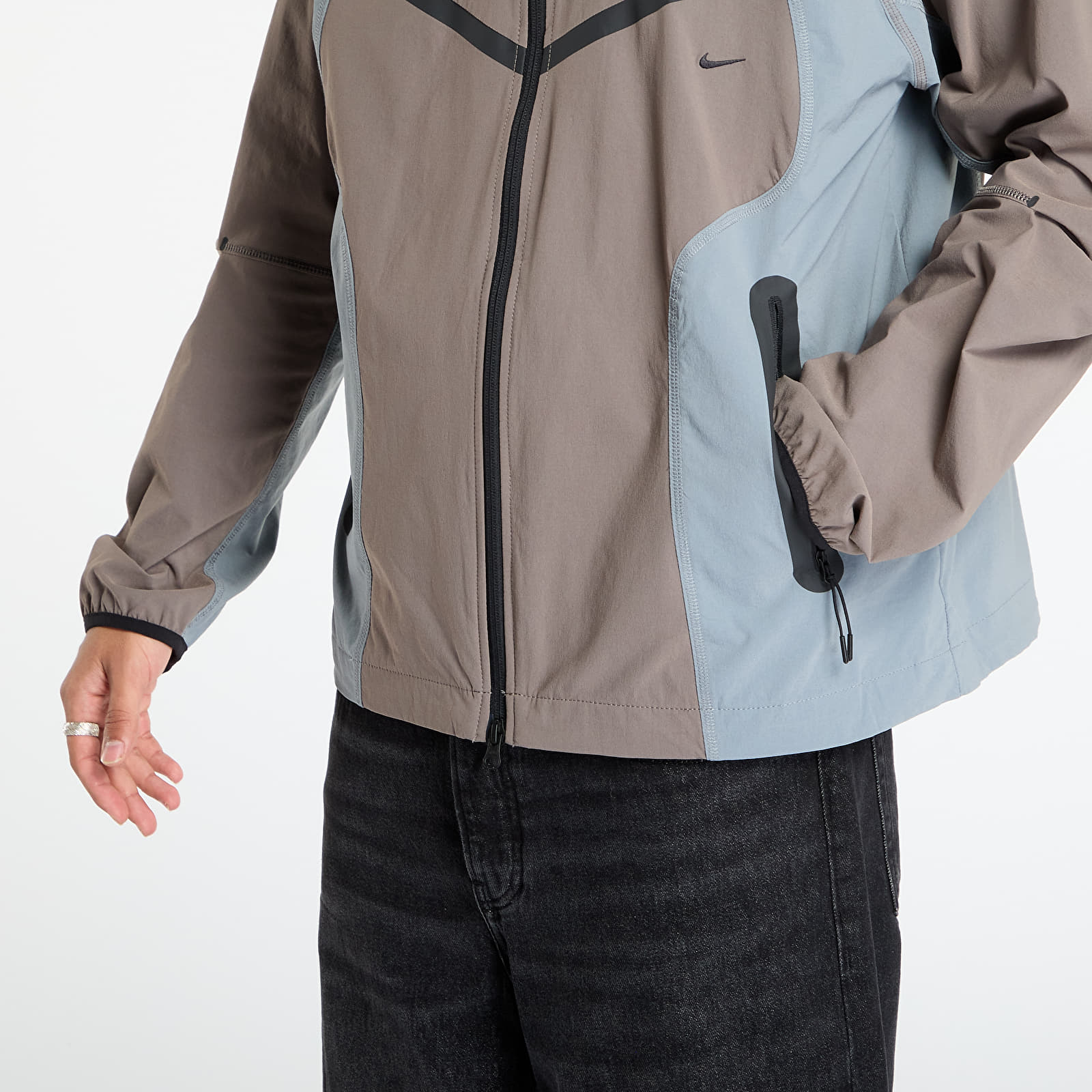 Takit Nike Tech Men's Dri-FIT Woven Color-Block Windrunner Loose Jacket Cave Stone/ Cool Grey/ Black