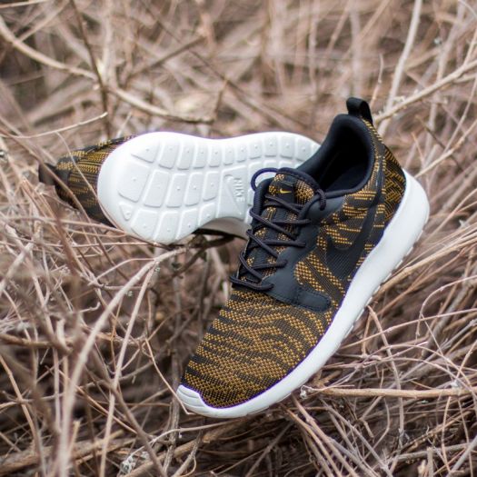 Roshe run black and gold 2025