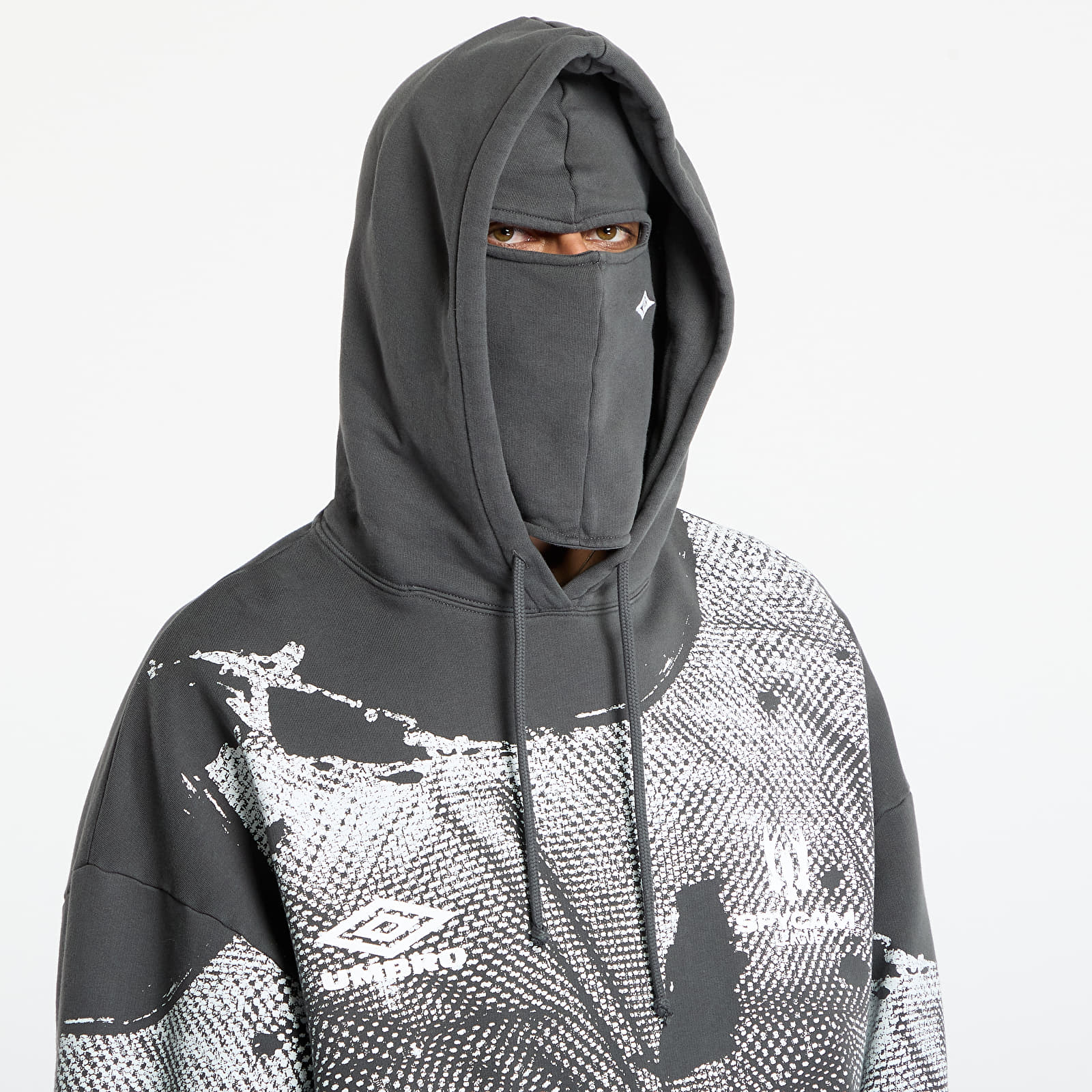 Hupparit ja collegepaidat Umbro Steward Vest Masked Hoodie Dark Grey