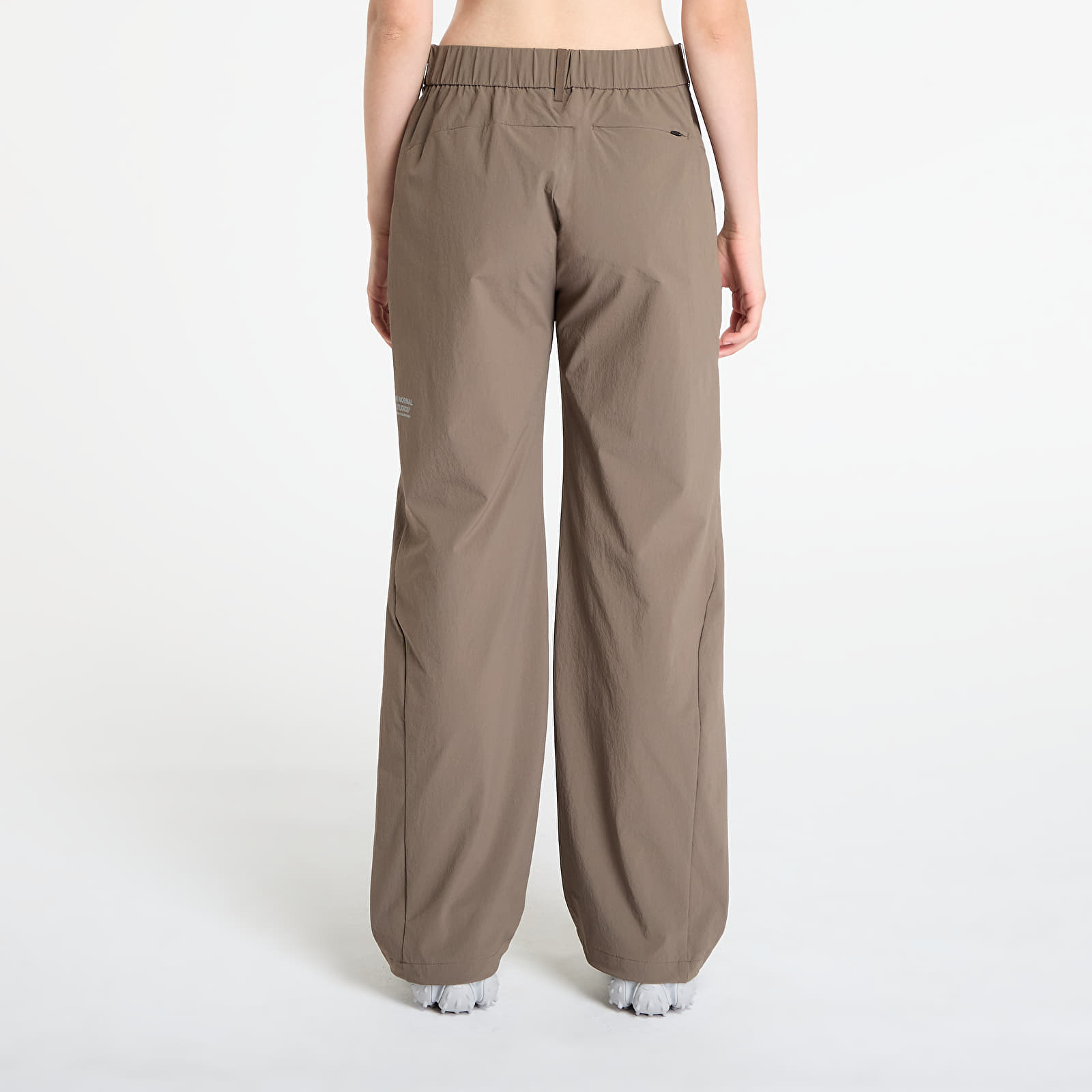 Hlače Pas Normal Studios Women's Off-Race Tech Pants Ash Brown
