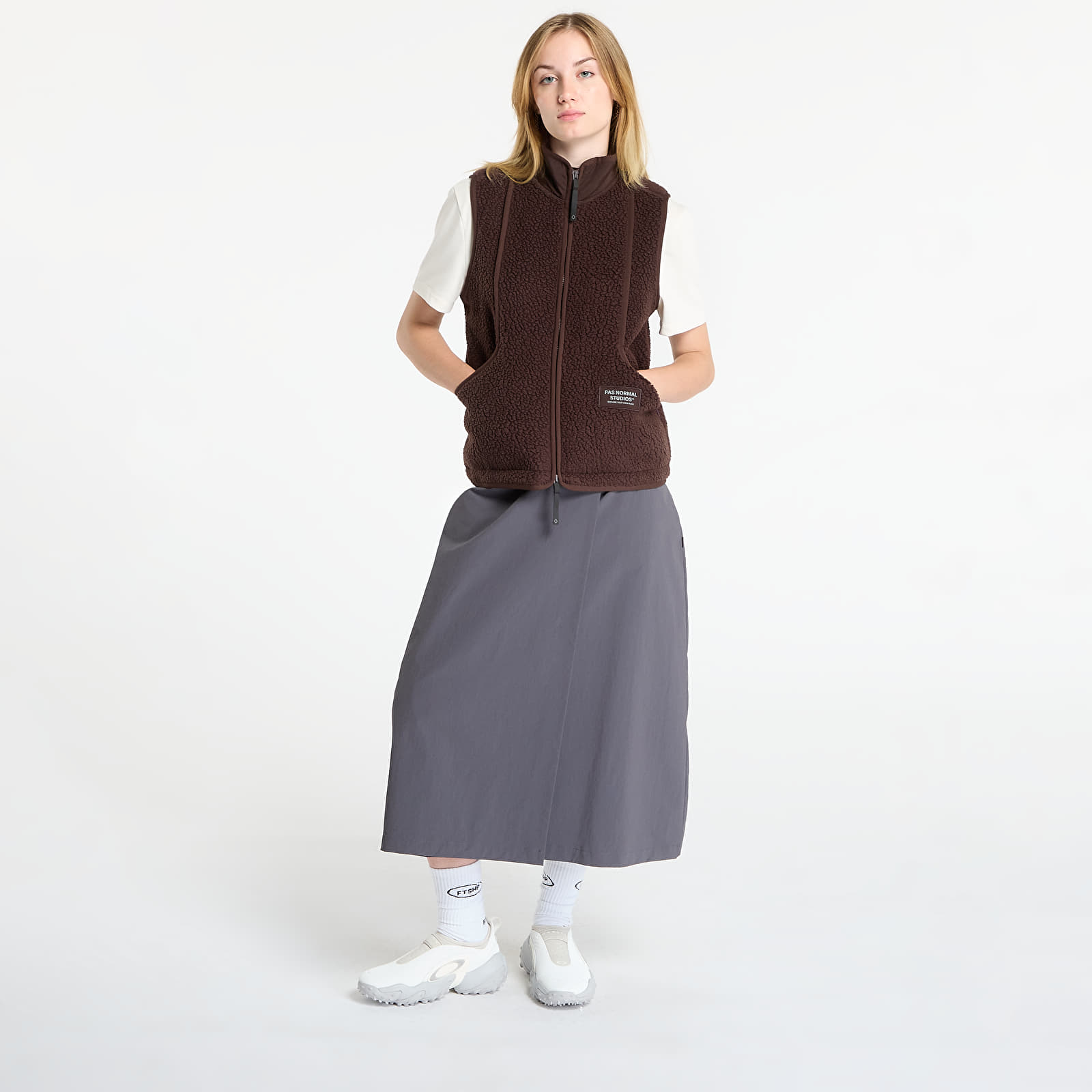 Vests Pas Normal Studios Women's Off-Race Pile Fleece Vest Light Brown
