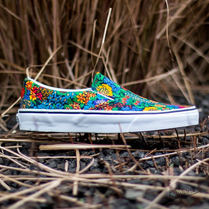 Women s shoes Vans Classic Slip on Liberty Multi Floral Footshop