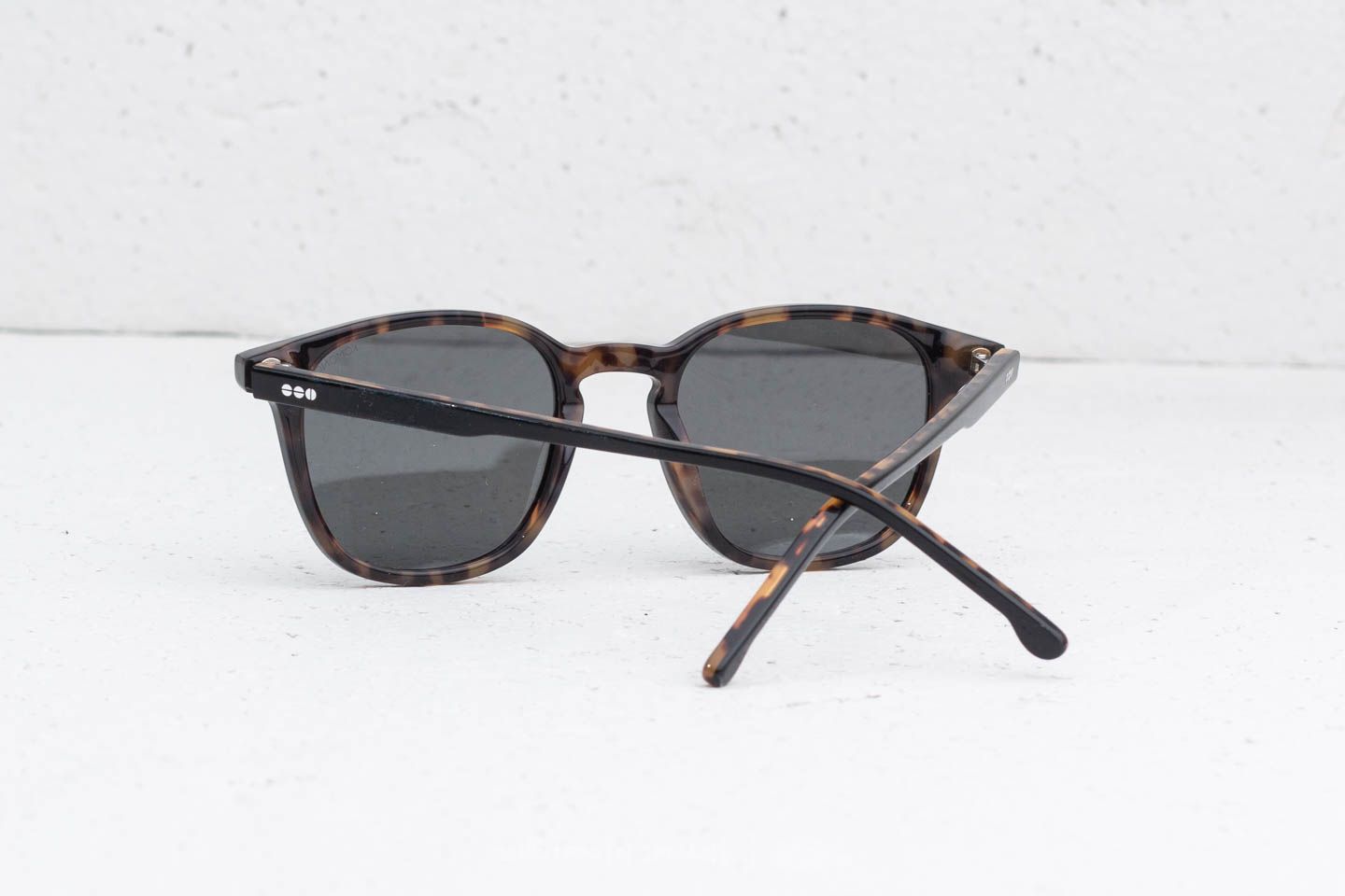 Sunglasses Komono Maurice Black Tortoise Unit