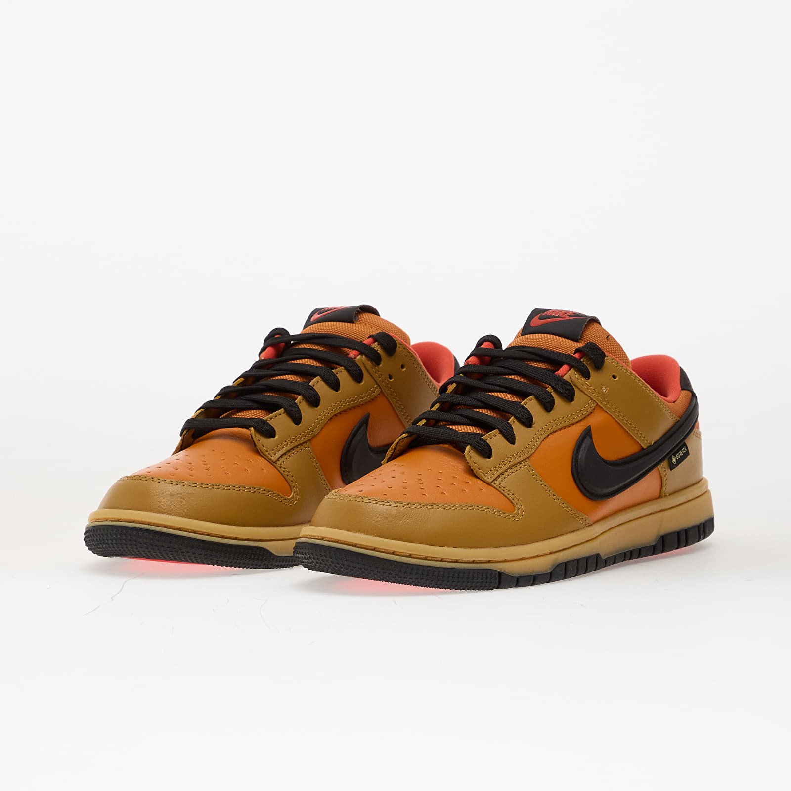 Herenschoenen Nike Dunk Low Gtx Wheat/ Black-Ceramic-Picante Red
