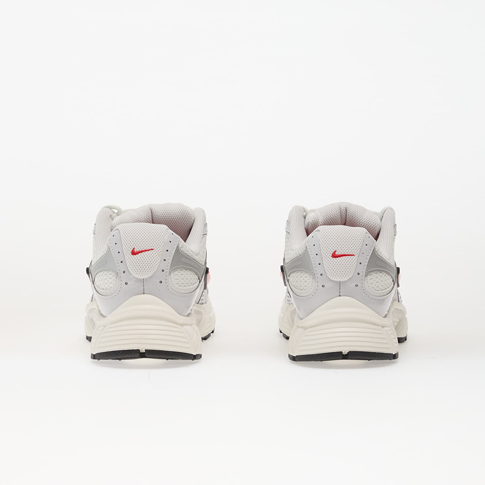 Sko til mænd Nike V5 Rnr Summit White/ Fire Red-Platinum Tint